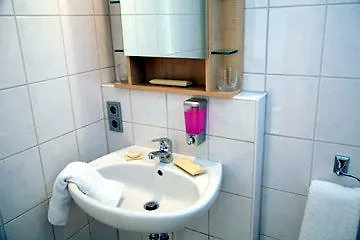 Hotel Am Kurfuerstenplatz - Messe Frankfurt am Main 3*,